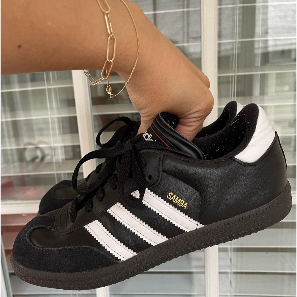 Adidas Samba kids size 5 women’s 6.5-7. Fits more like a 6.5 Women’s